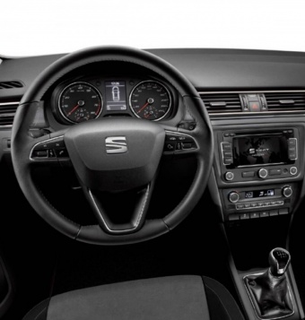 steering control, with touch screen also AUX & USB ins