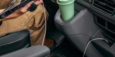 نظام App Connect لشبك الهاتف على الشاشة الرئيسية مع بلوتوث.